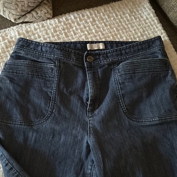 Gently loved Women's Blue Capri Stretch Jeans with Embroidered Hem - Picture 3 of 13